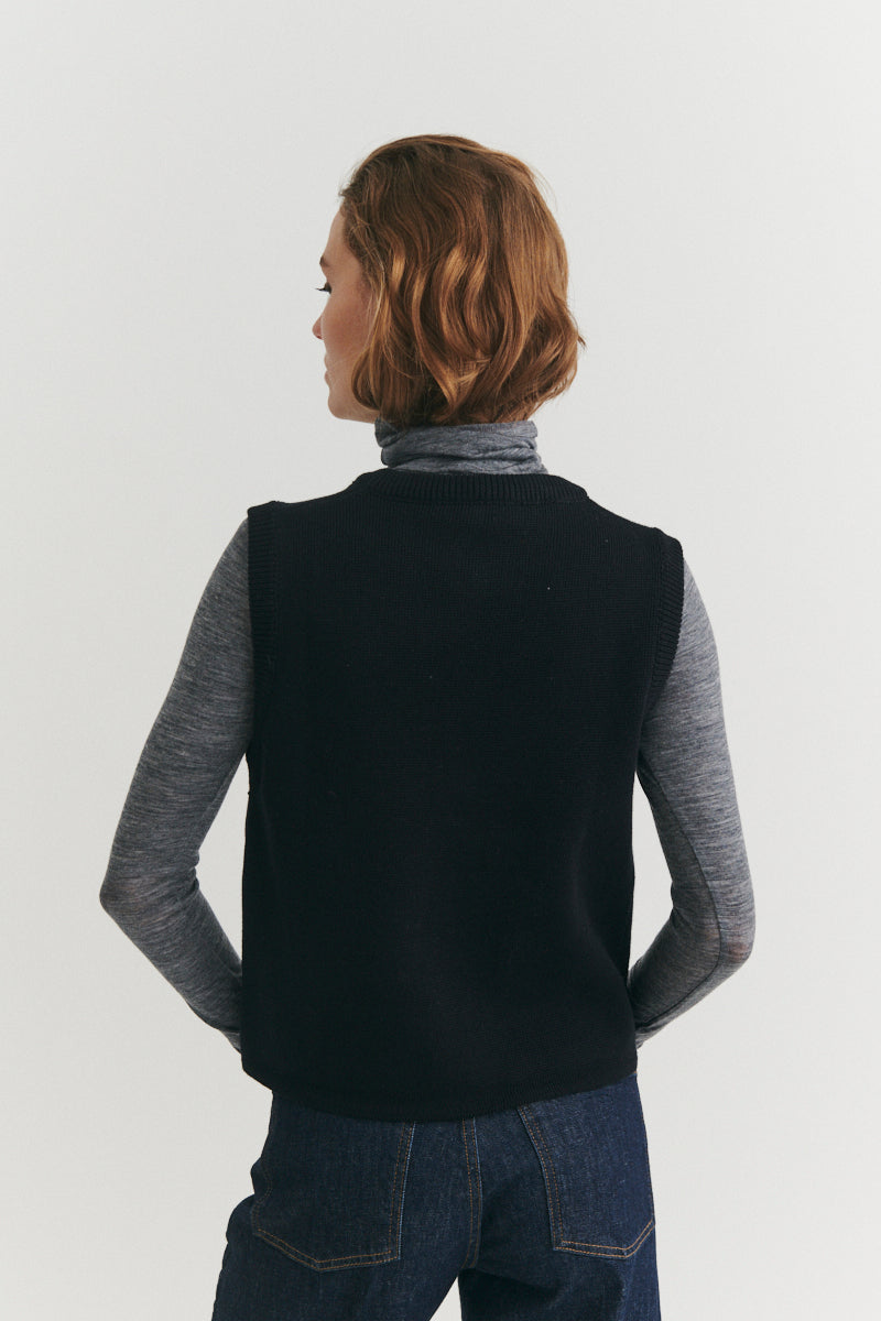 basic-apparel-sisa-vest-strickweste-black-bio-baumwolle-knopf image 3