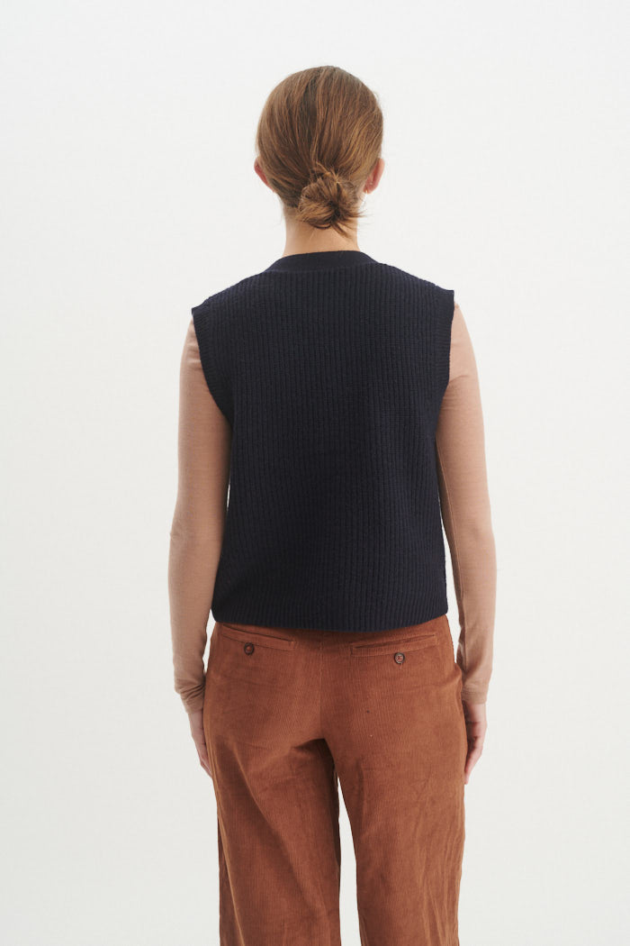basic-apparel-liz-vest-strickweste-navy-merinowolle image 3