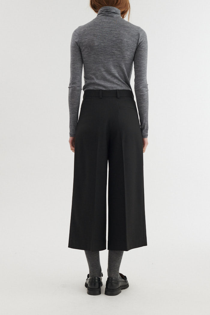 basic-apparel-marjo-cropped-hose-black-recyceltes-polyester image 4