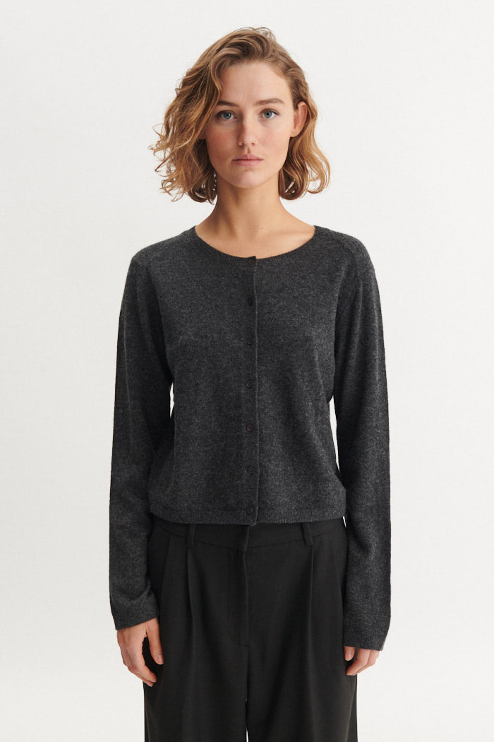 basic-apparel-selem-cardigan-dunkelgrau-merinowolle image 1