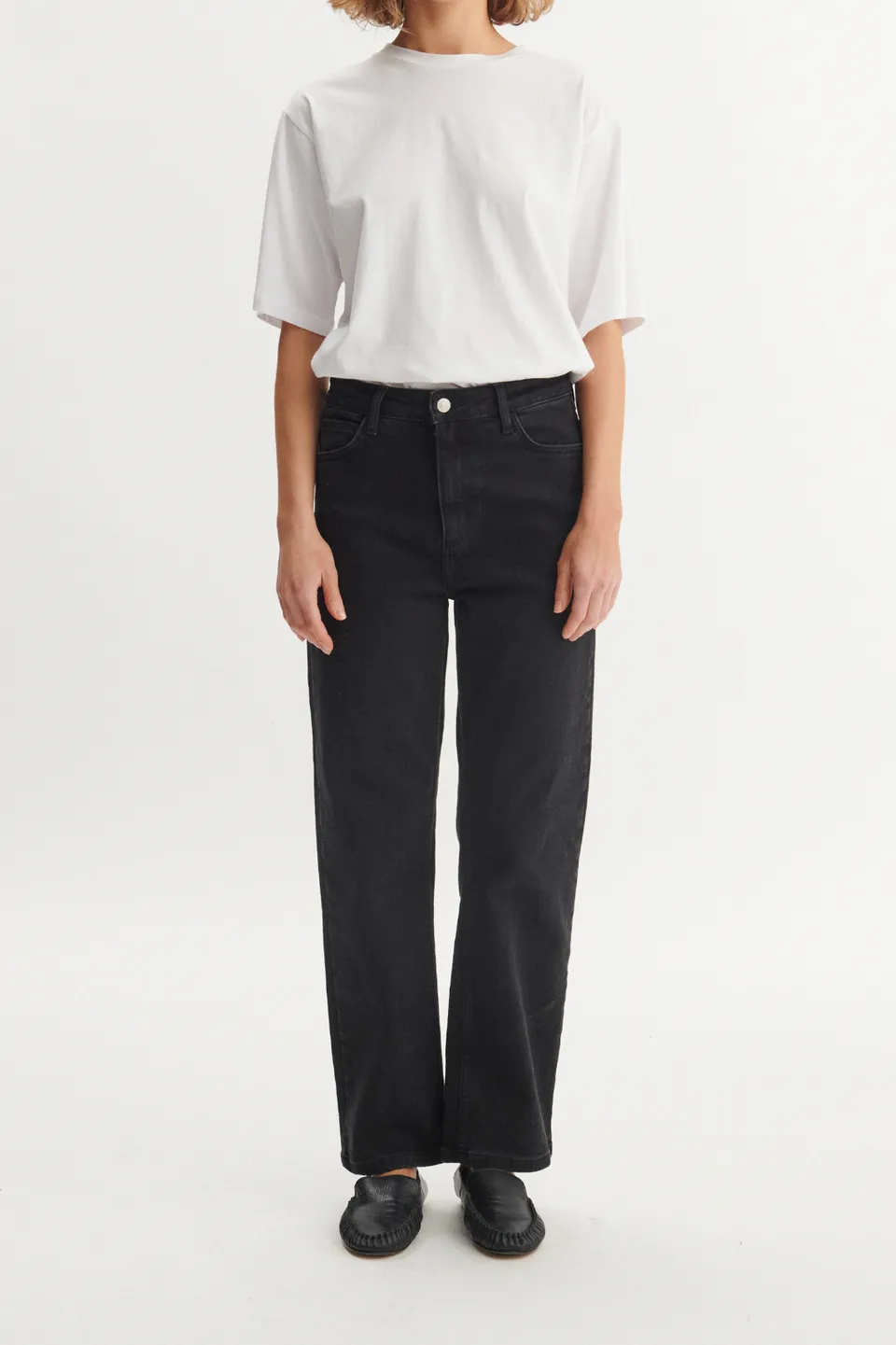 basic-apparel-ellen-black-jeans-black-mom-jeans-bio-baumwolle image 1