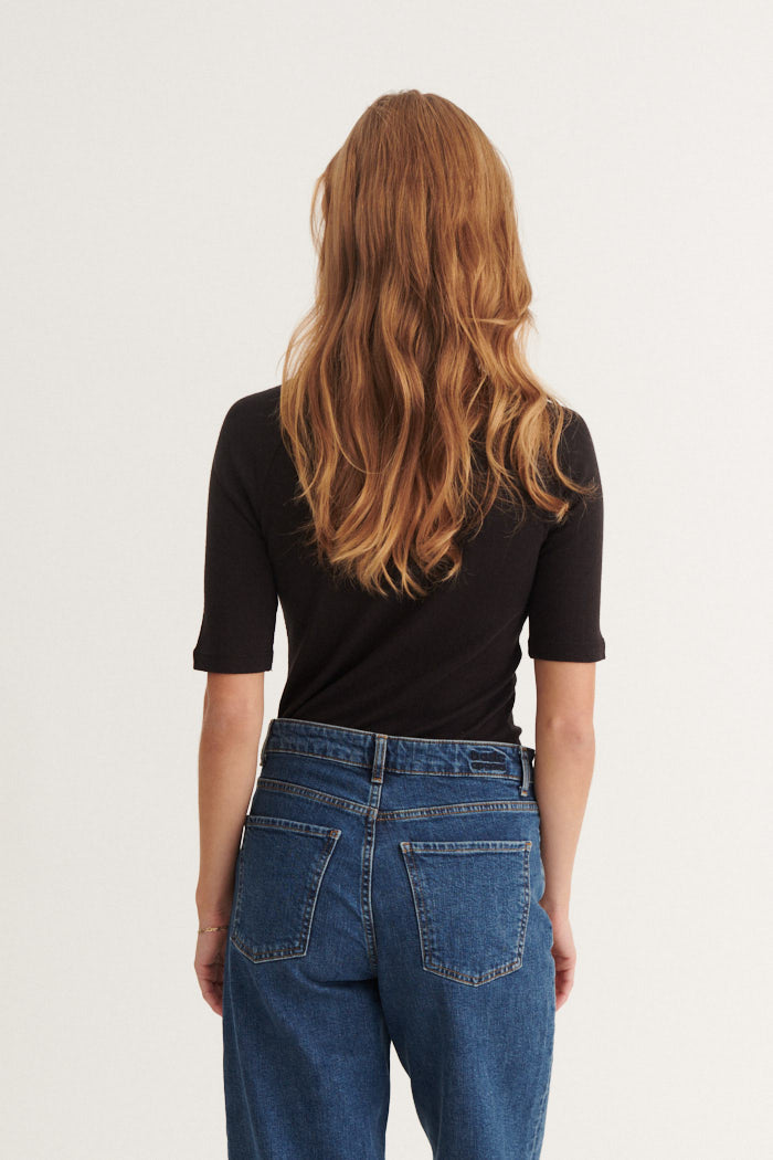 basic-apparel-arense-tee-black-bio-baumwolle-shirt image 4