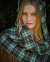 fable-england-check-kapuzenschal-schal-gr-n-kariert image 7