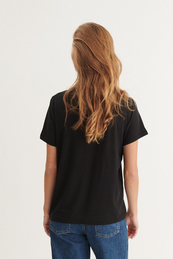 basic-apparel-joline-jolanda-tee-t-shirt-schwarz-tencel image 3