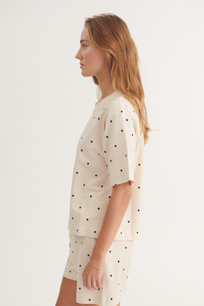 basic-apparel-anneli-tee-birch-oversized-t-shirt-punkte image 2