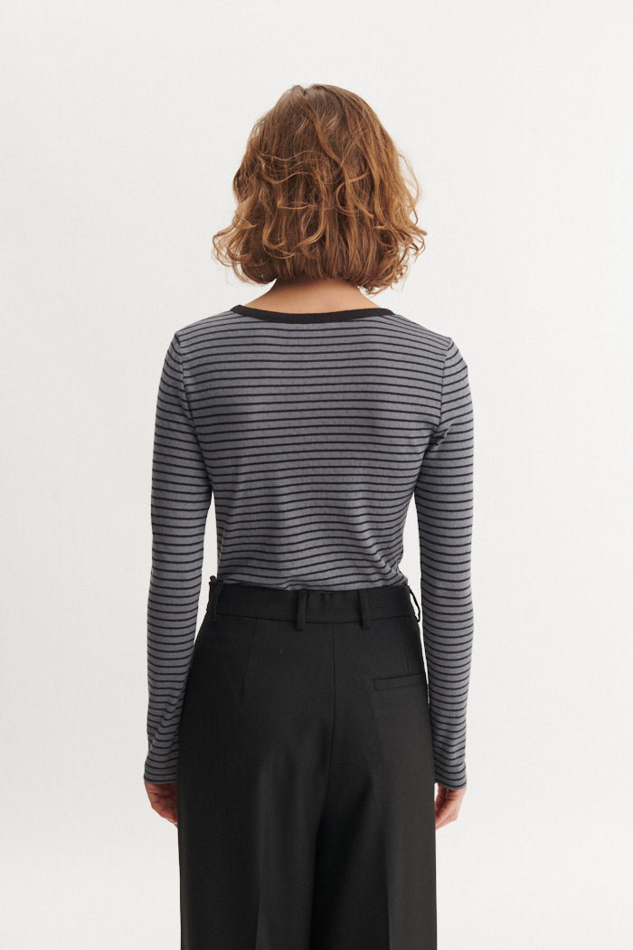 basic-apparel-arense-stripe-granddad-bluse-poppy-seed image 2