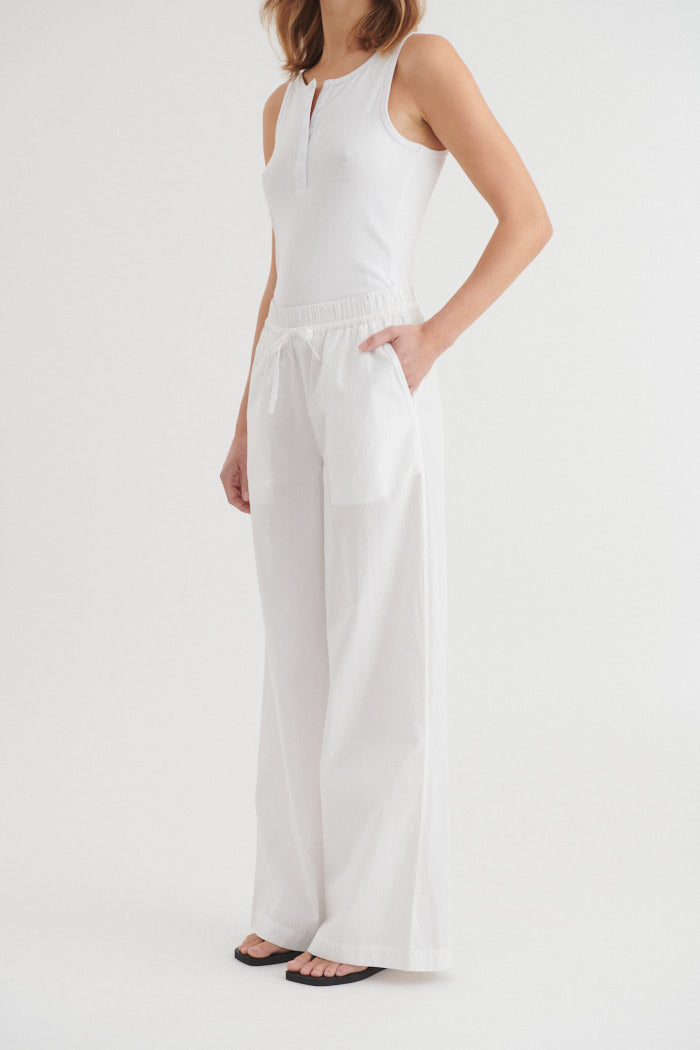basic-apparel-ida-hose-bright-white-bio-baumwolle-weites-bein image 2
