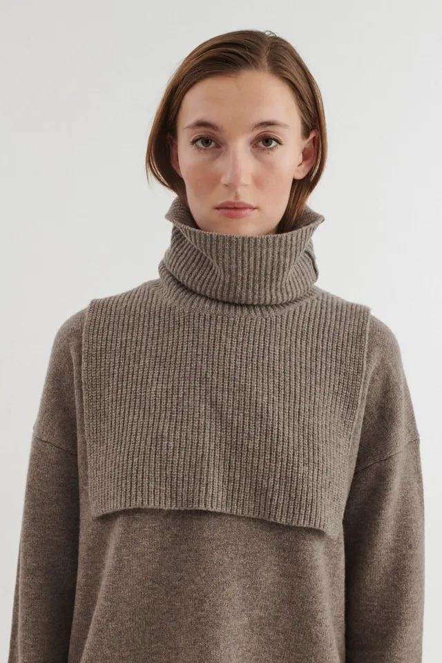 basic-apparel-liz-neck-warmer-merinowolle-braun image 1