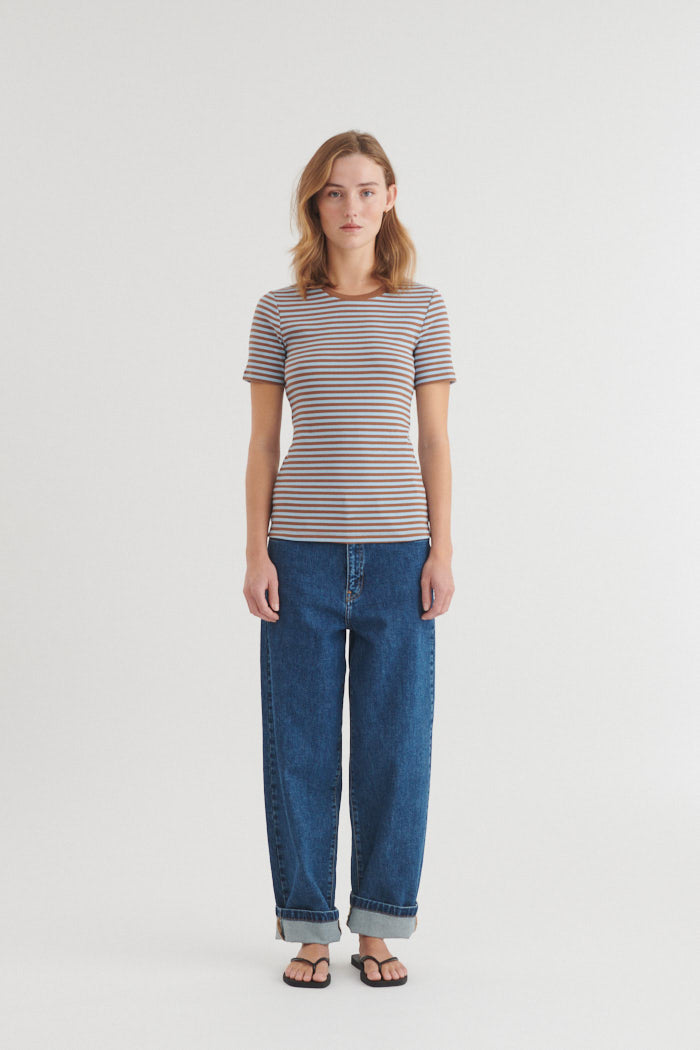 basic-apparel-ludmilla-o-neck-t-shirt-nuthact-bio-baumwolle image 4