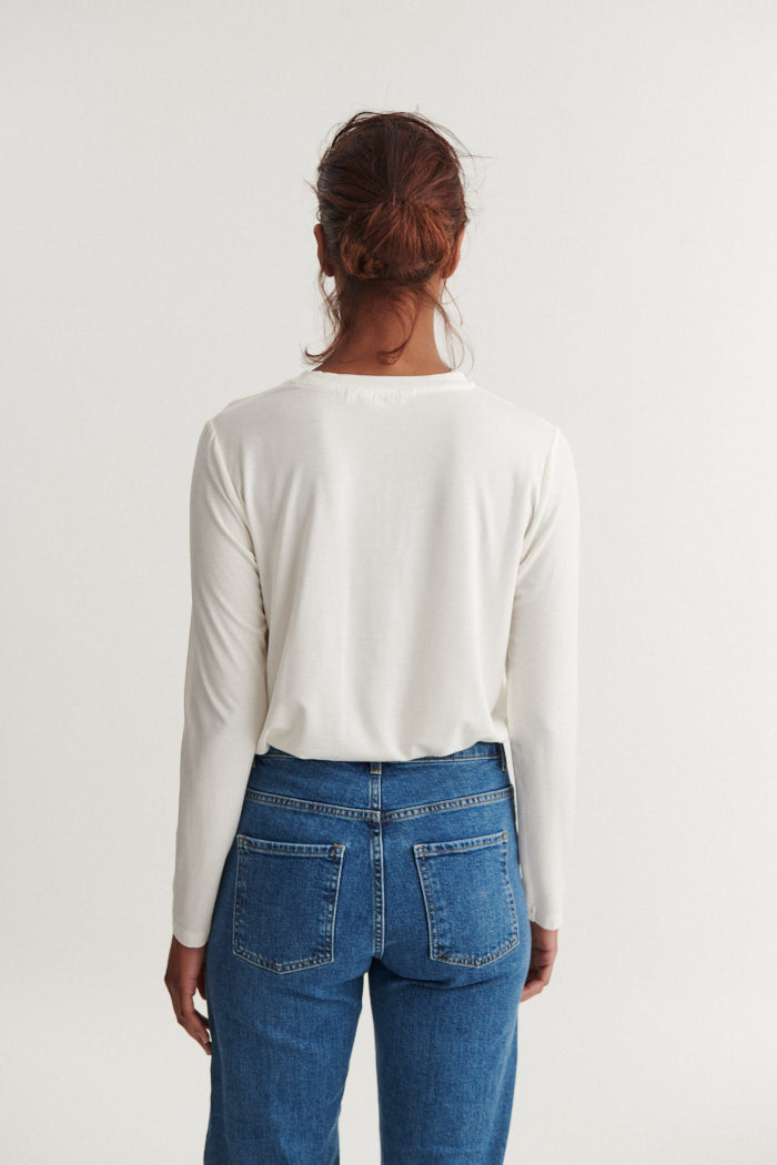 basic-apparel-jolanda-ls-tee-ba121-17-langarmshirt-off-white-tencel image 3