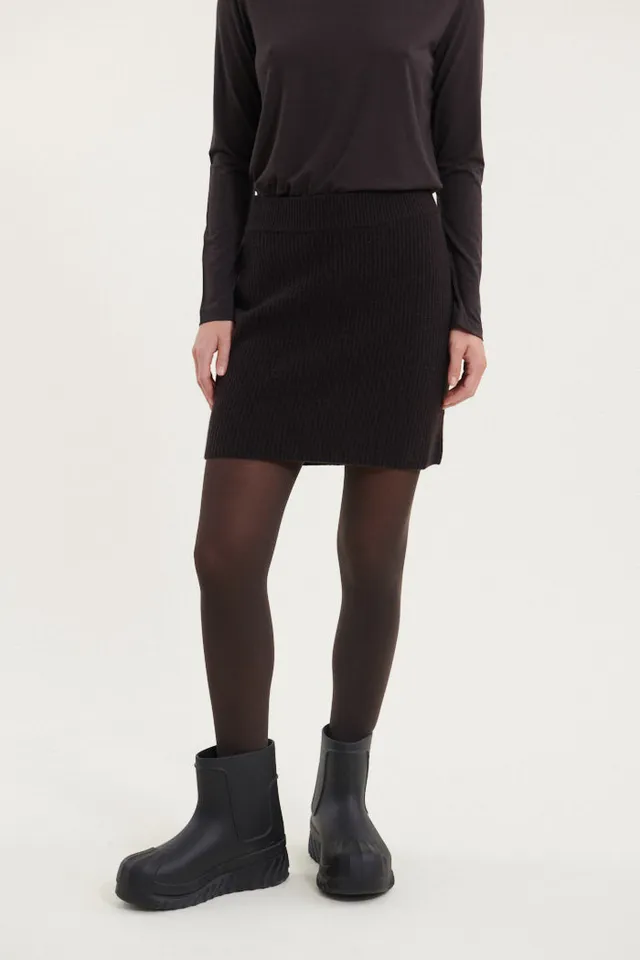 basic-apparel-lise-short-skirt-minirock-chocolate-torte-wolle image 1