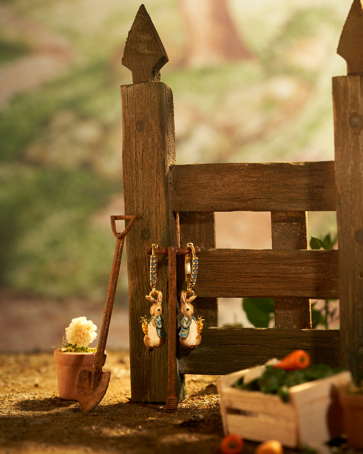 fable-england-peter-rabbit-karotte-huggie-ohrringe-gold image 3