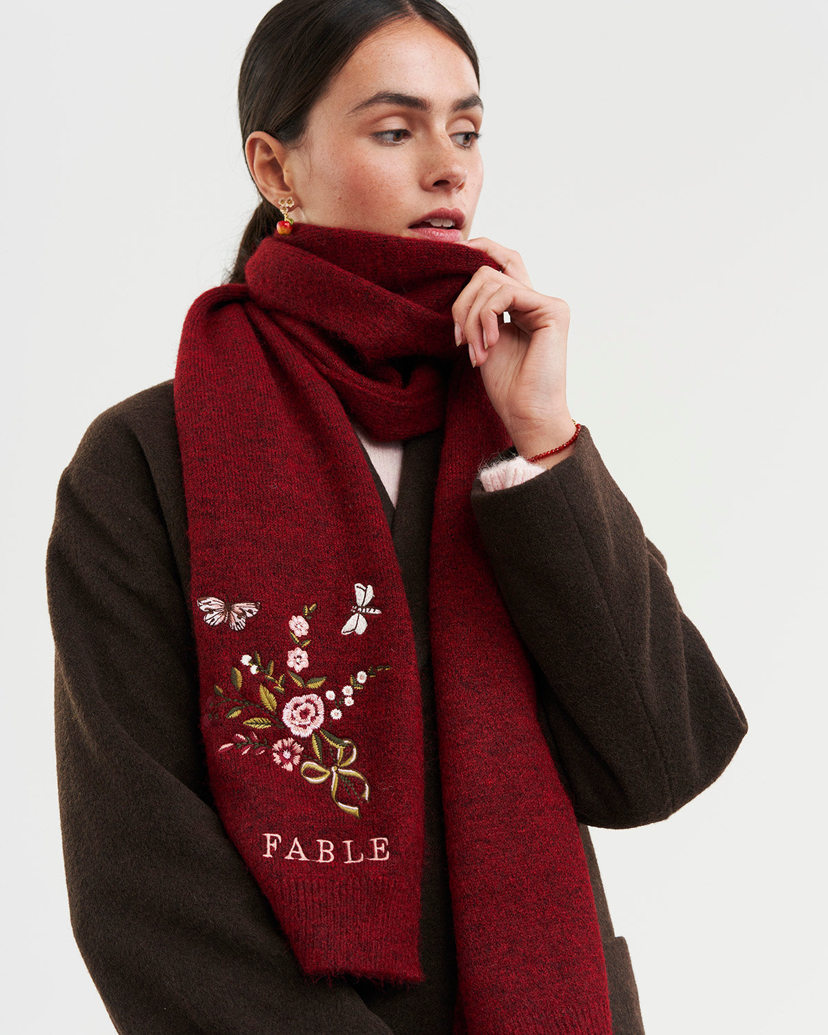 fable-england-eve-floral-strickschal-rot-meliert-wolle image 6