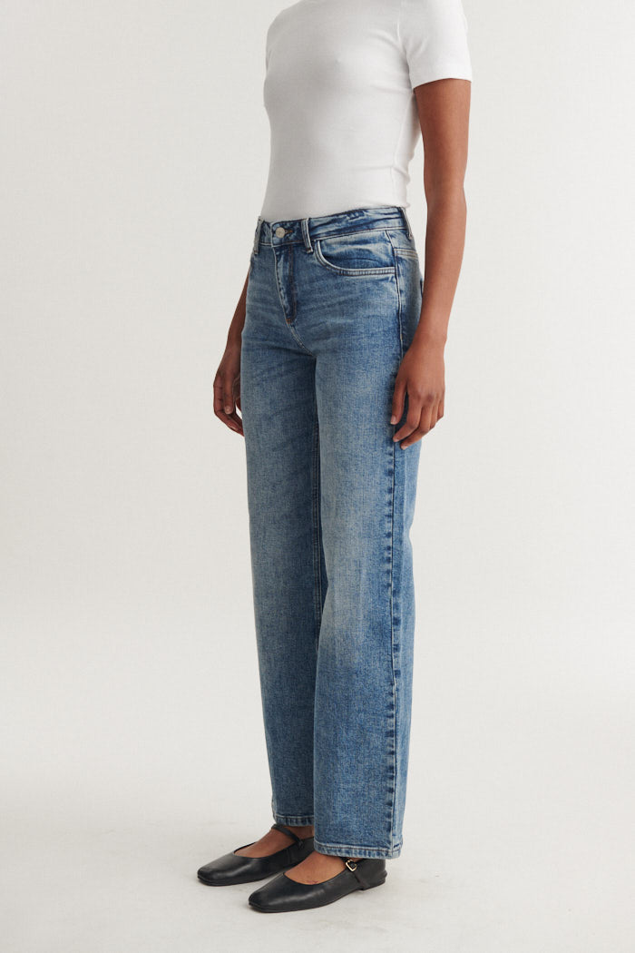 basic-apparel-elisa-jeans-mom-jeans-stone-washed-bio-baumwolle image 2