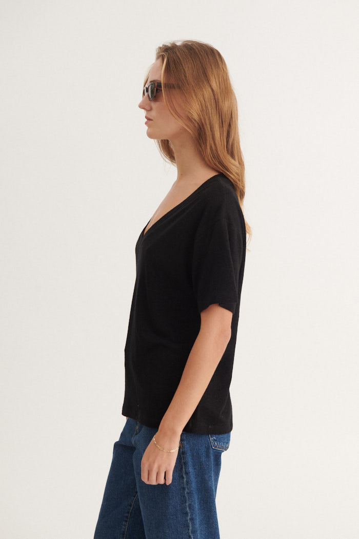 basic-apparel-ryda-v-neck-tee-t-shirt-schwarz-leinen-viskose image 2