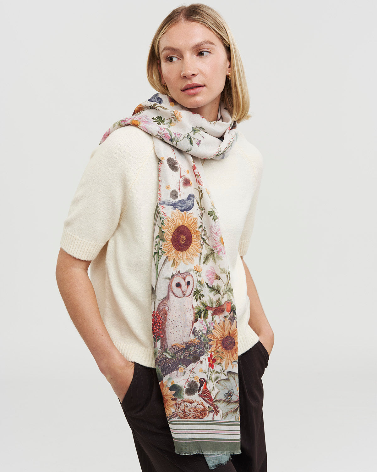 fable-england-scarves-botanical-schal-elfenbein-lang image 2