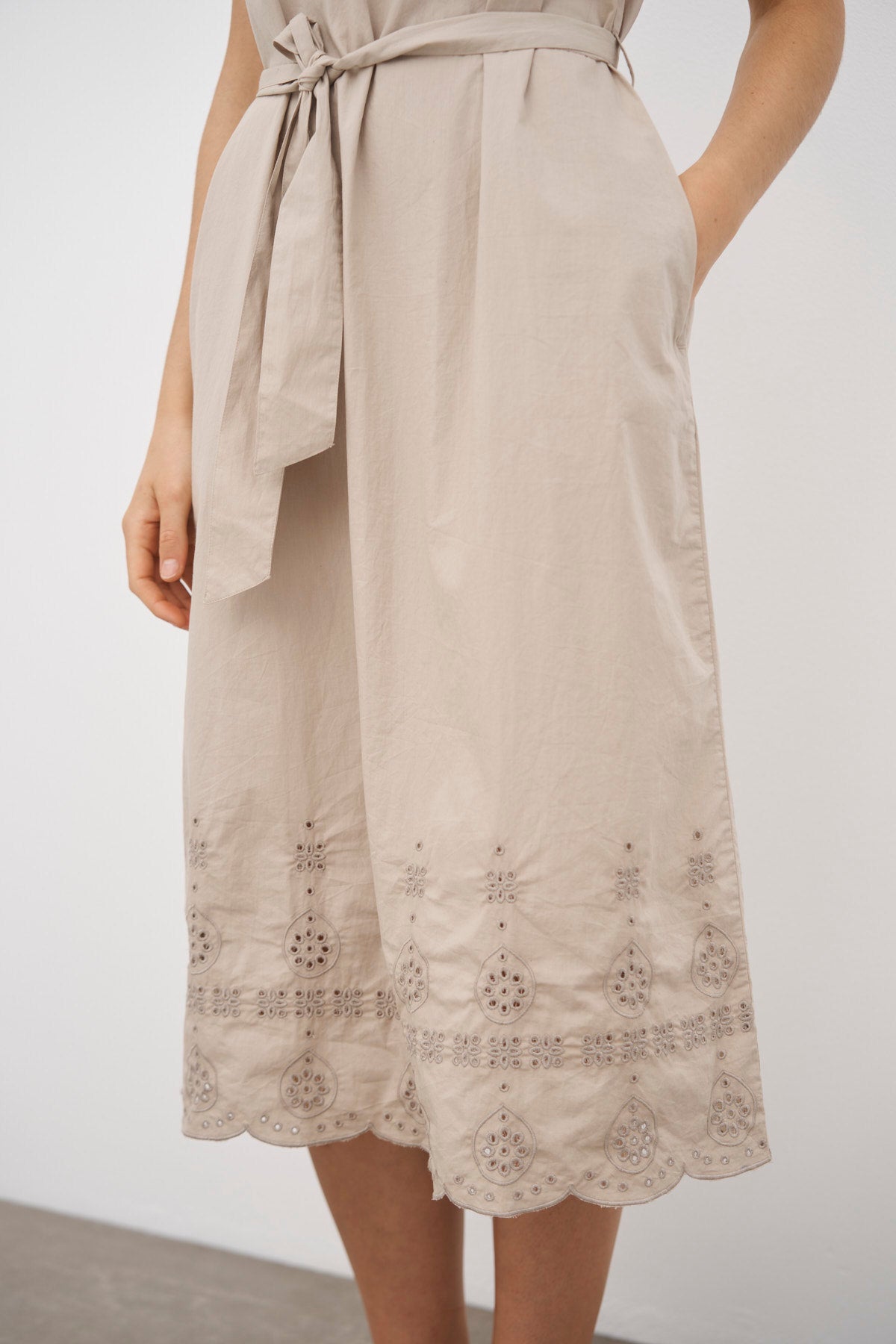 care-by-me-flora-a-dress-kleid-sand-bio-baumwolle-gots image 6