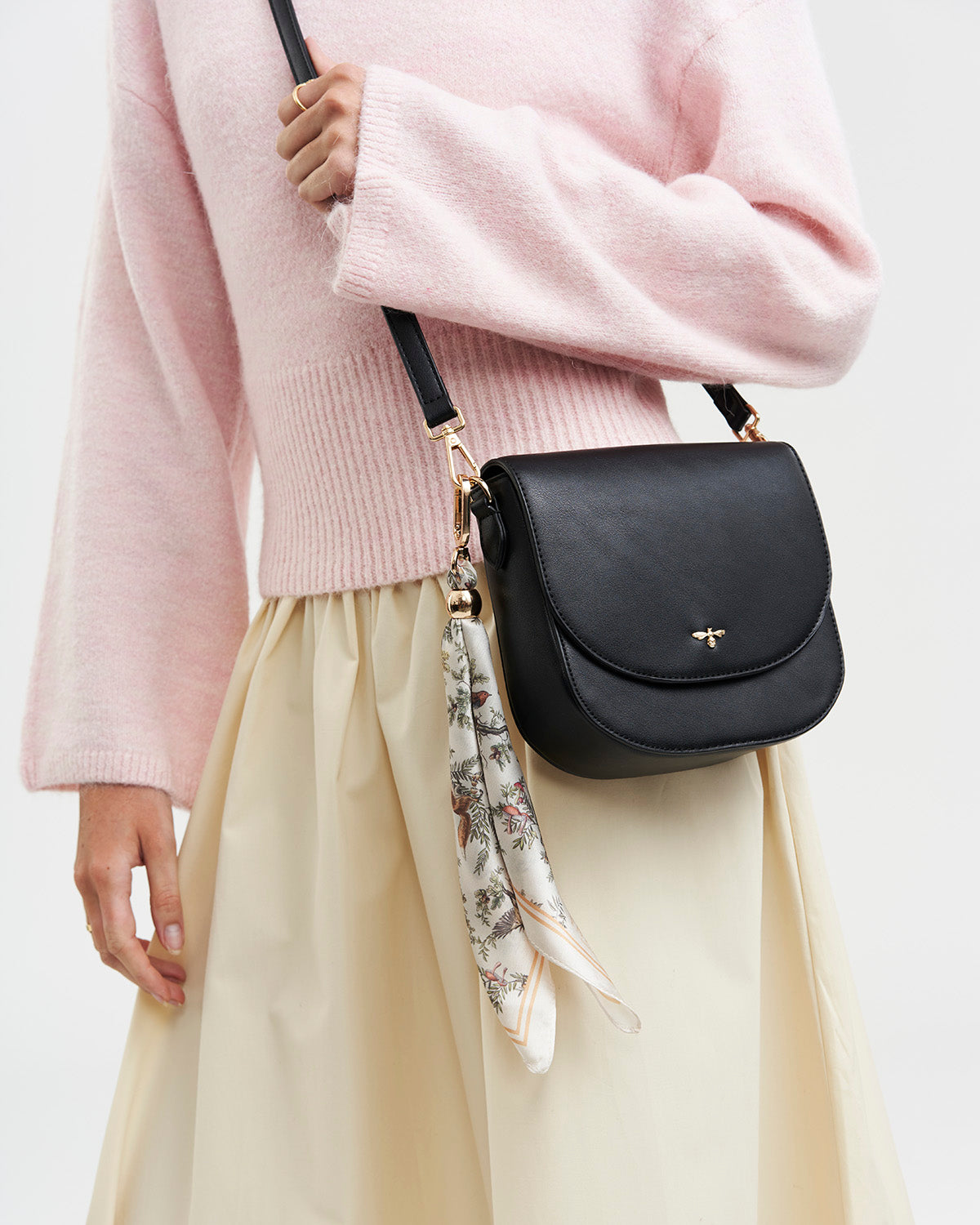 fable-england-beth-saddle-crossbody-tasche-schwarz-sattel image 7