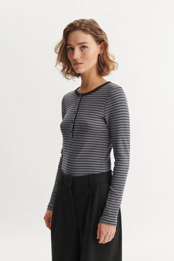 basic-apparel-arense-stripe-granddad-bluse-poppy-seed image 1