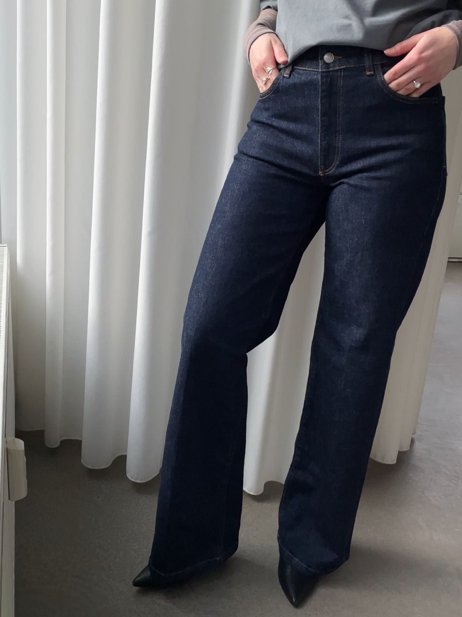 basic-apparel-enya-rinse-wash-jeans-damen-raw-denim-bio-baumwolle image 8