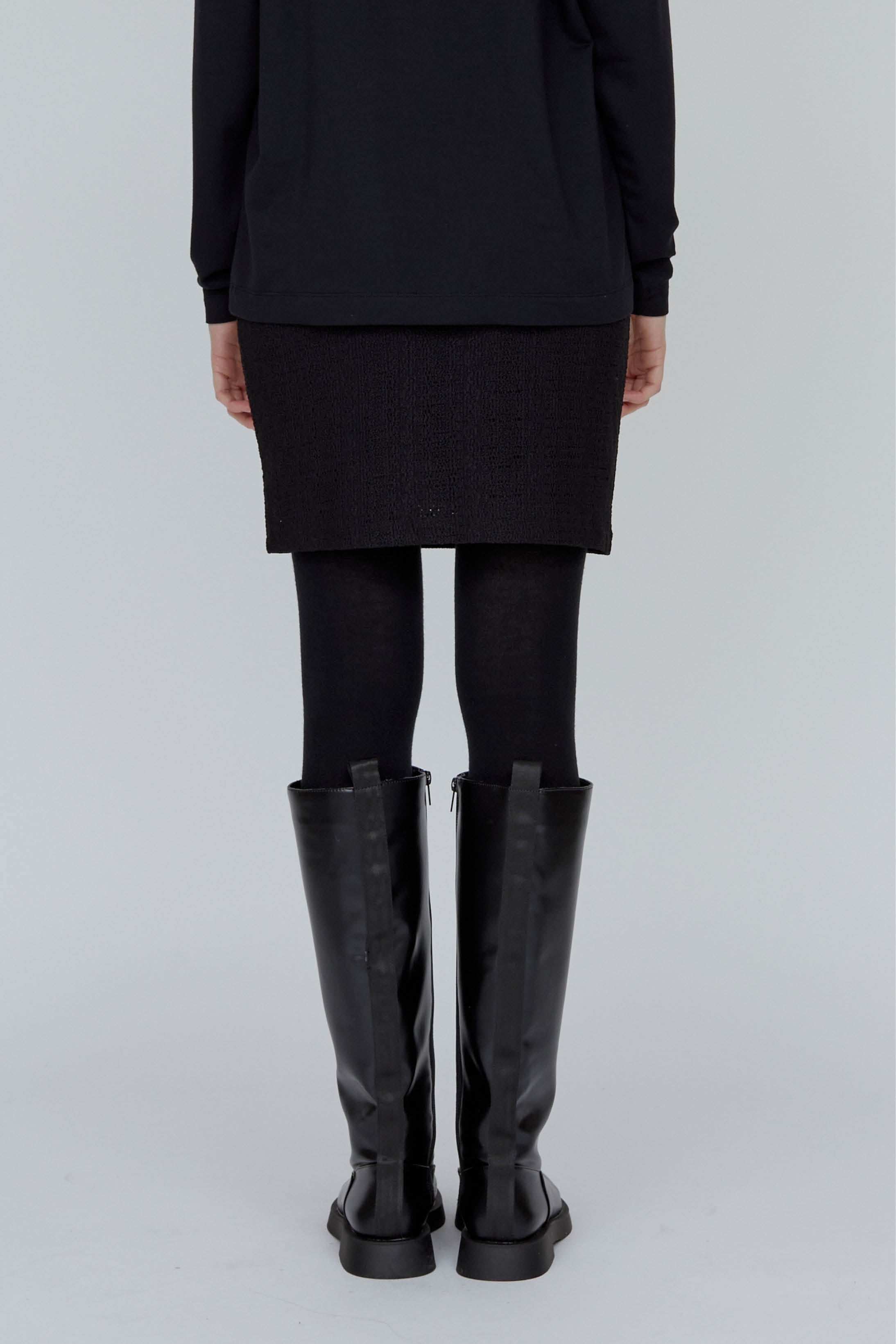 basic-apparel-suvi-skirt-rock-black-recycling-polyester image 3