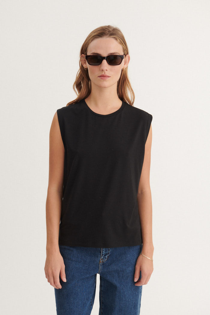 basic-apparel-jolanda-ba121-10-top-schwarz-tencel image 1