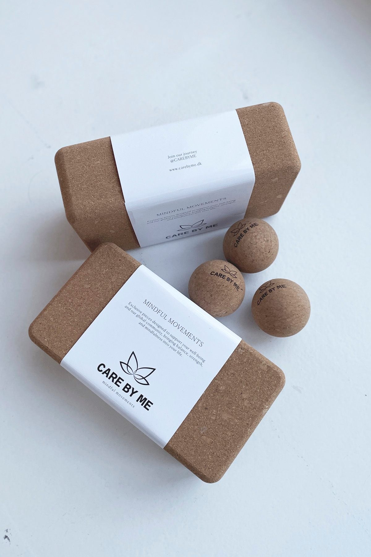 care-by-me-yoga-block-yogaklotz-kork-nature image 3