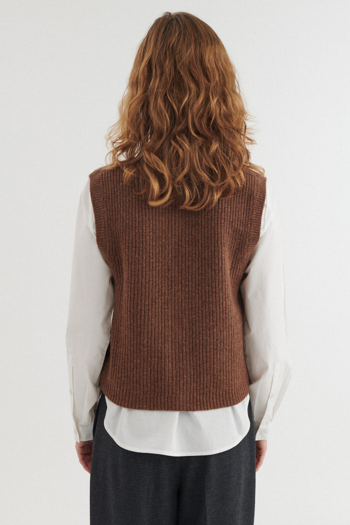 basic-apparel-liz-strickweste-damen-fondue-fudge-merinowolle image 4