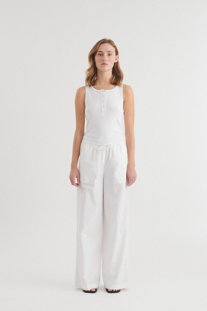 basic-apparel-ida-hose-bright-white-bio-baumwolle-weites-bein image 5