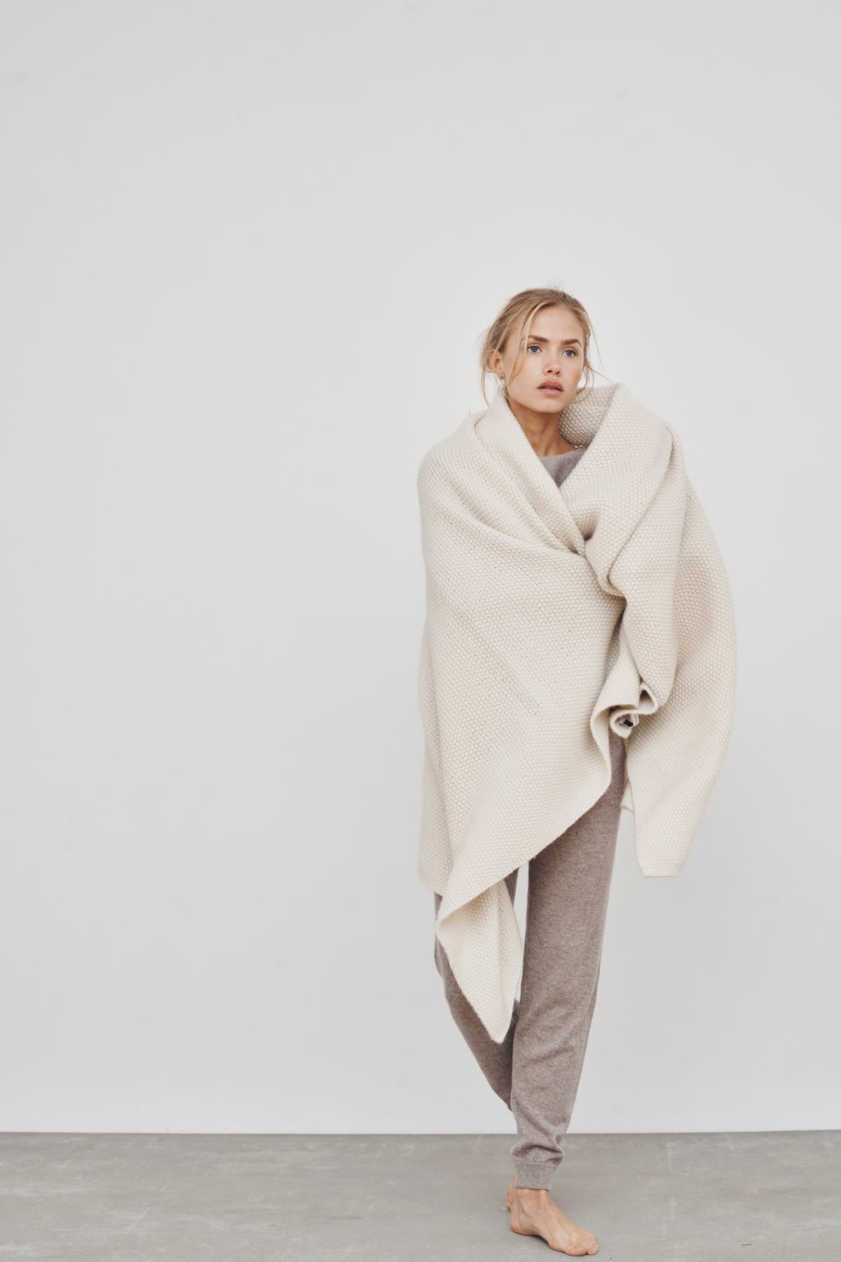 care-by-me-interior-freja-throw-plaid-cloudy-grey-kaschmir image 2