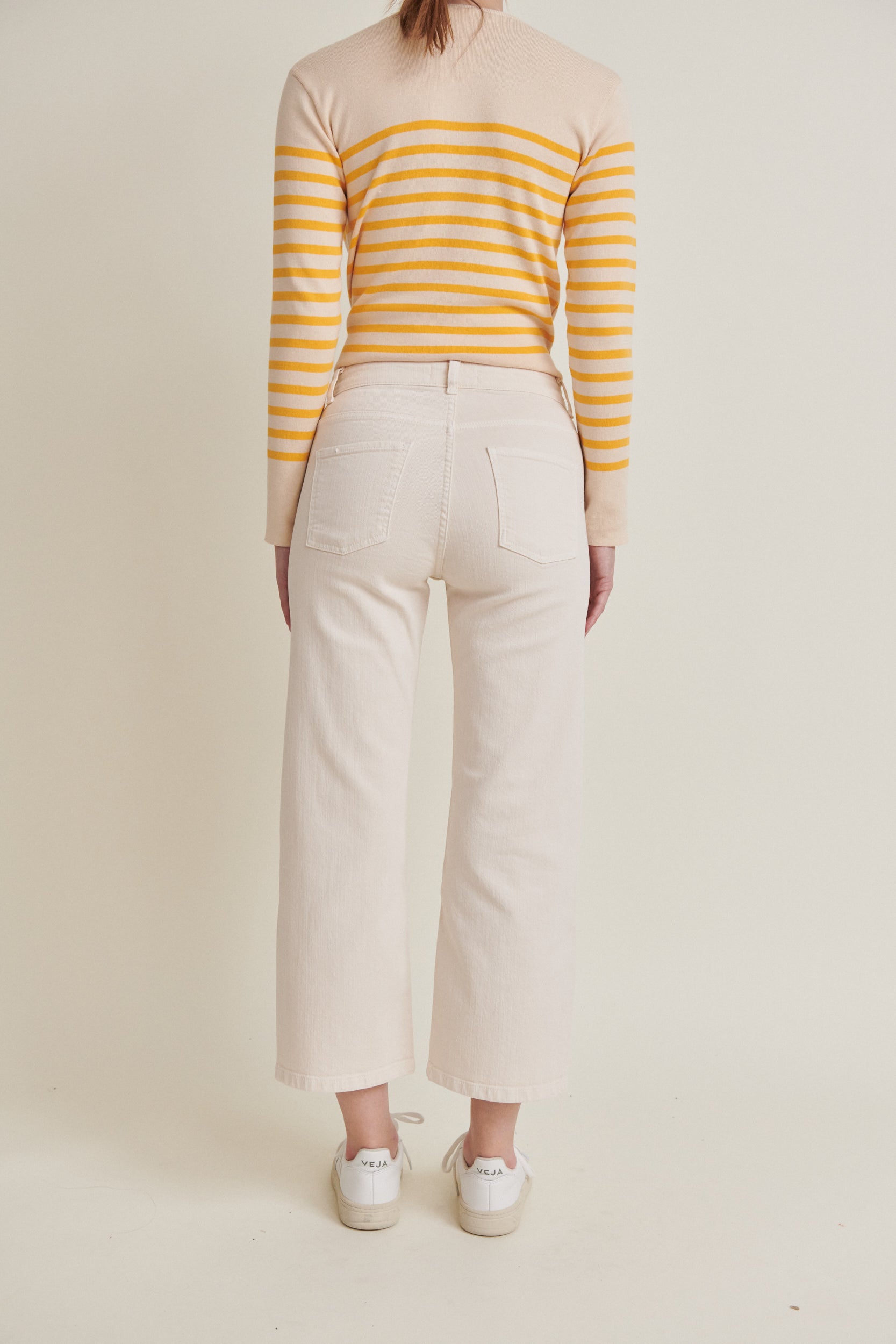 basic-apparel-elisa-cropped-jeans-birch-bio-denim image 3