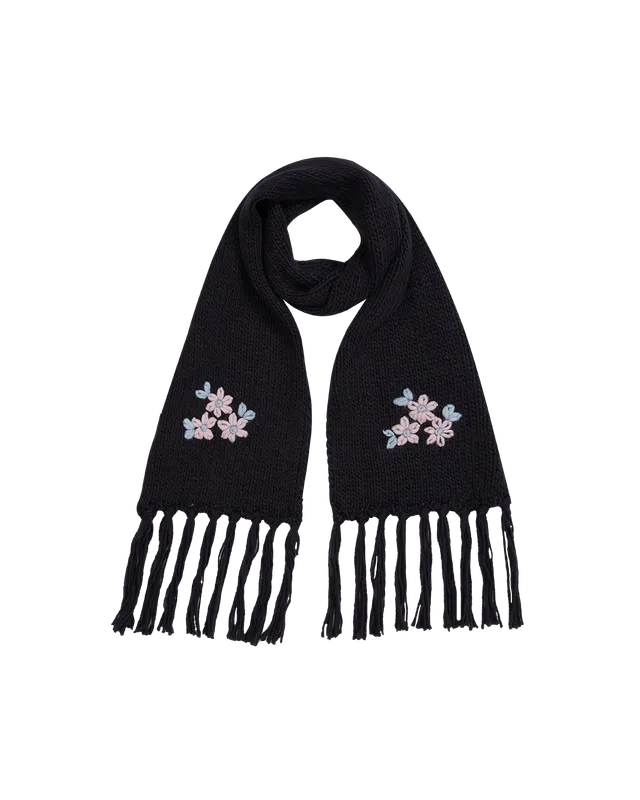 fable-england-forget-me-not-strickschal-navy-mit-blumenmuster image 1