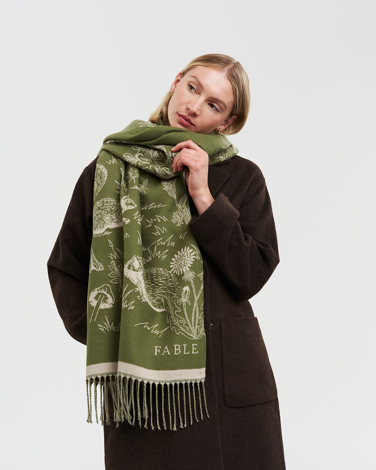 fable-england-scarves-woodland-jacquard-schal-khaki-lang image 3