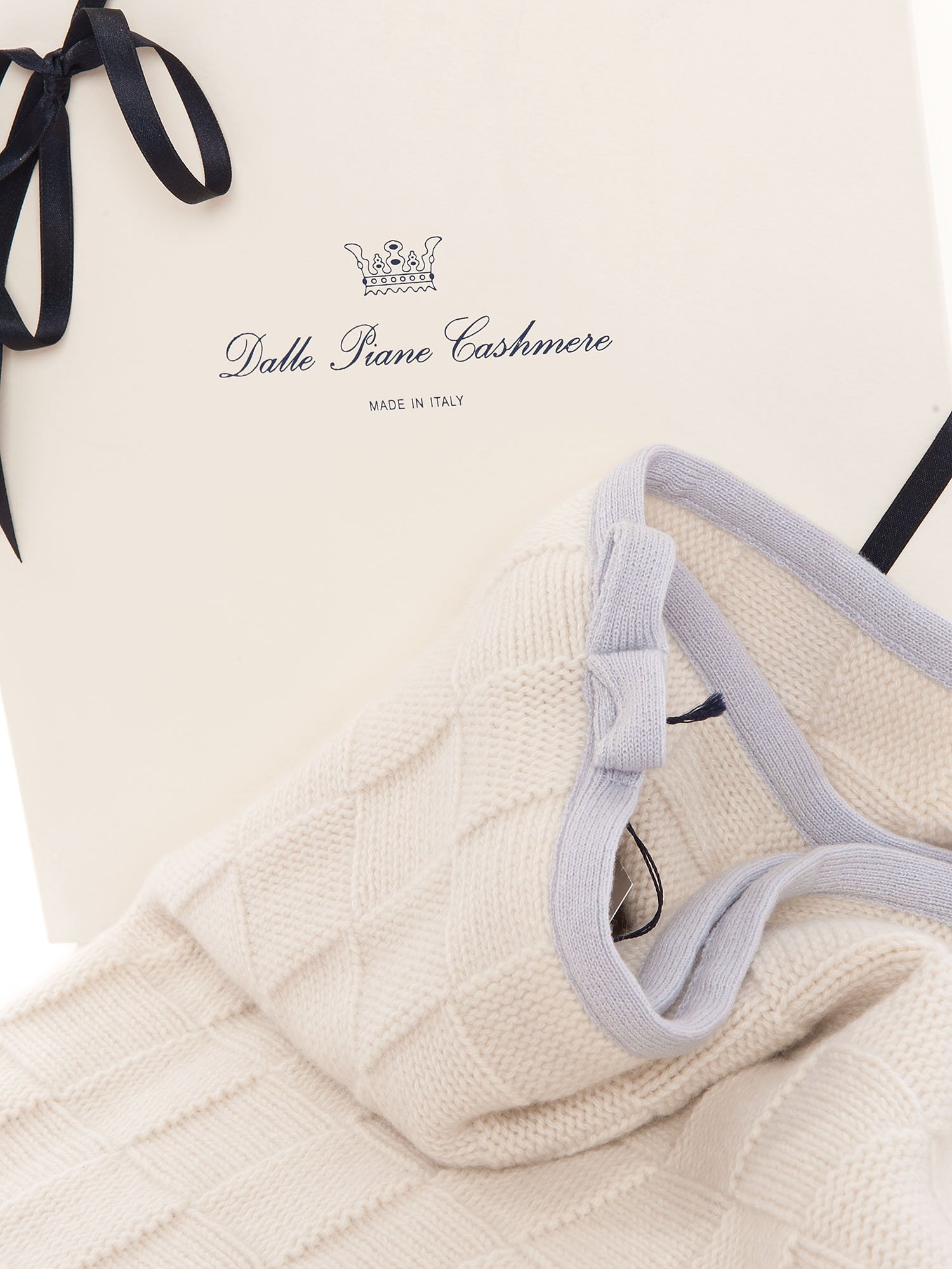 dalle-piane-cashmere-babydecke-mit-bord-re-himmel-100-kaschmir image 2