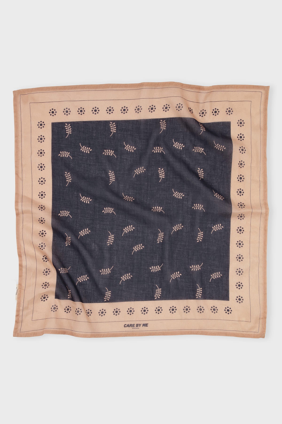 care-by-me-wheat-schal-55x55-braun-schwarz-bio-baumwolle image 8