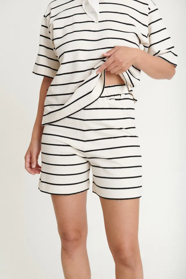 basic-apparel-anneli-shorts-birch-black-bio image 1