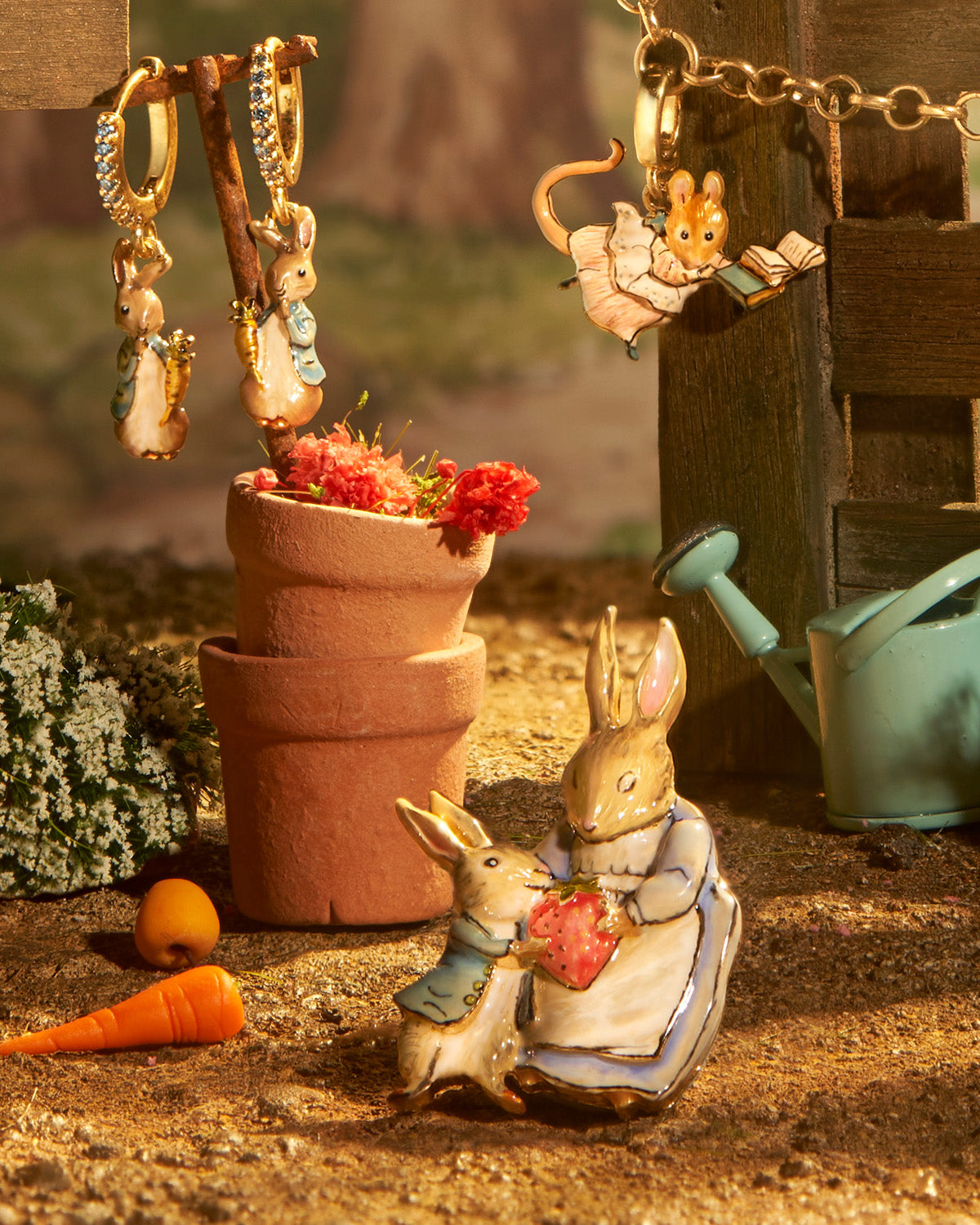 fable-england-x-peter-rabbit-mrs-rabbit-brosche-gold image 2
