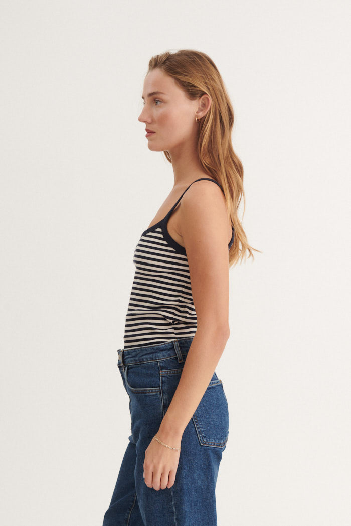 basic-apparel-ludmilla-top-damen-birch-navy-bio image 2