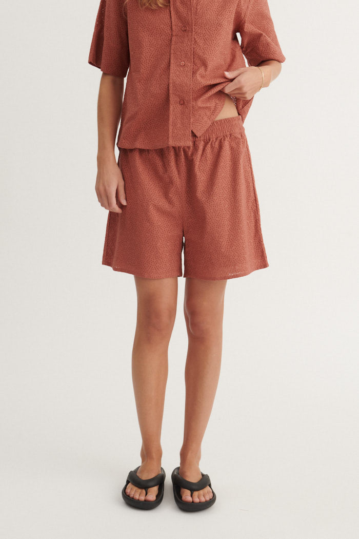 basic-apparel-lotus-shorts-cedar-wood-bio-baumwolle image 1