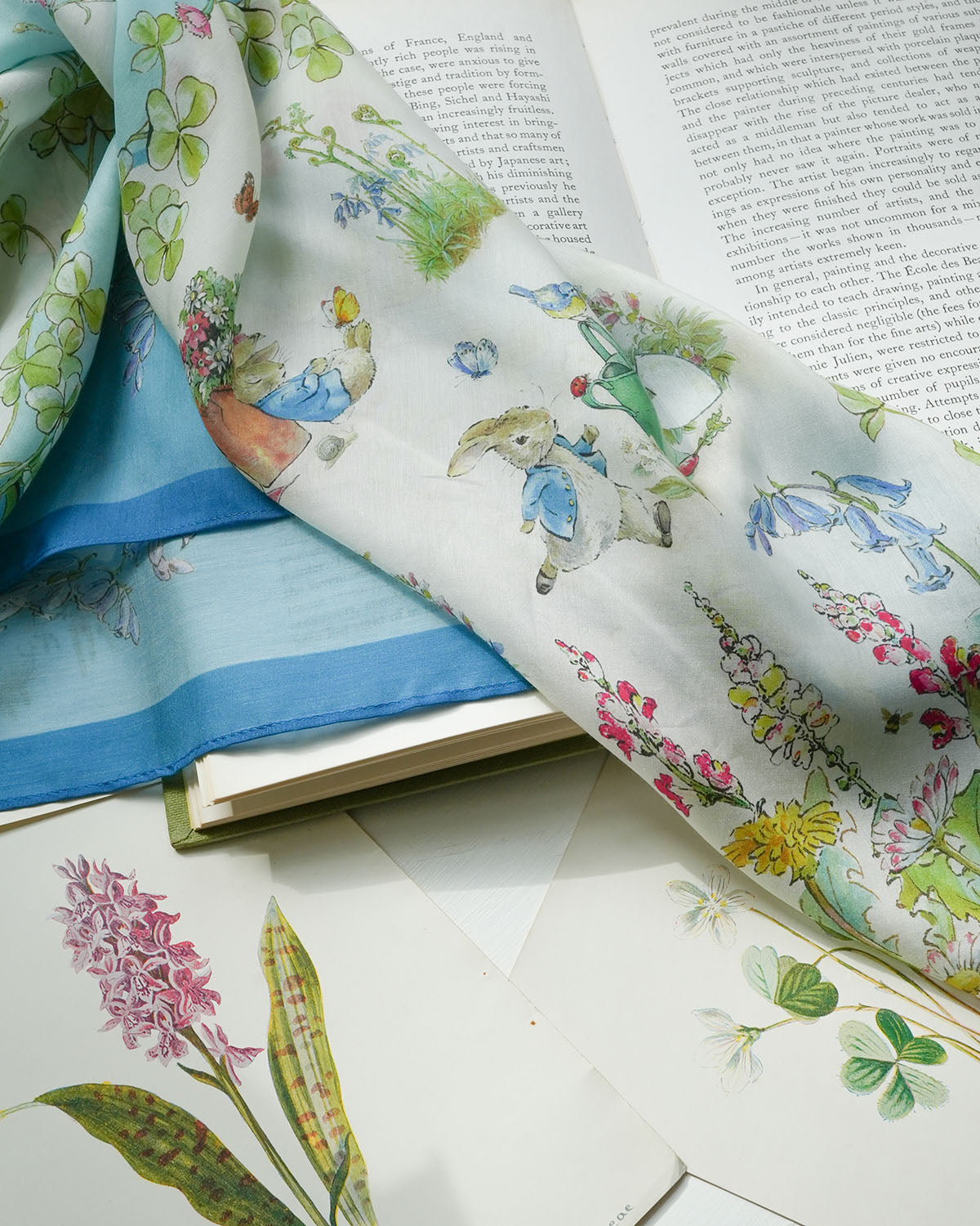fable-england-peter-rabbit-tuch-quadratisch-blau-seide image 5