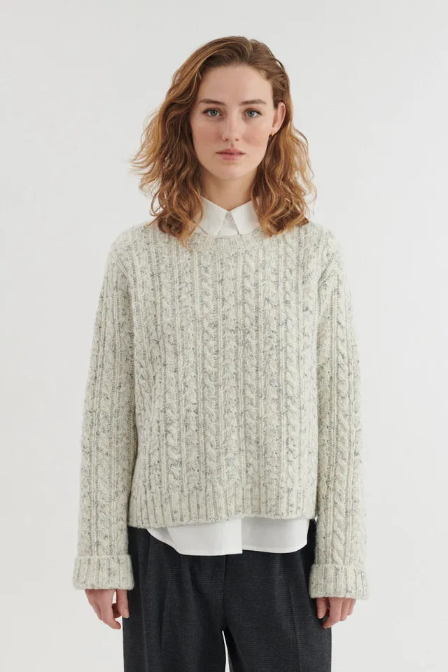 basic-apparel-asta-pullover-dutch-blue-wolle-zopfstrick image 1