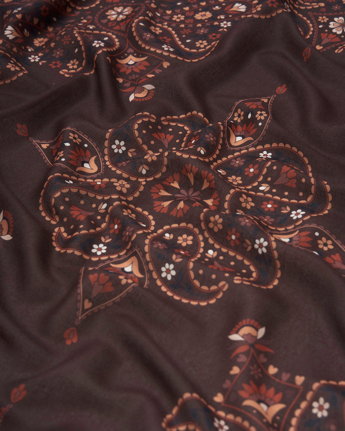 fable-england-eve-paisley-pashmina-schal-schoko-quadrat image 4