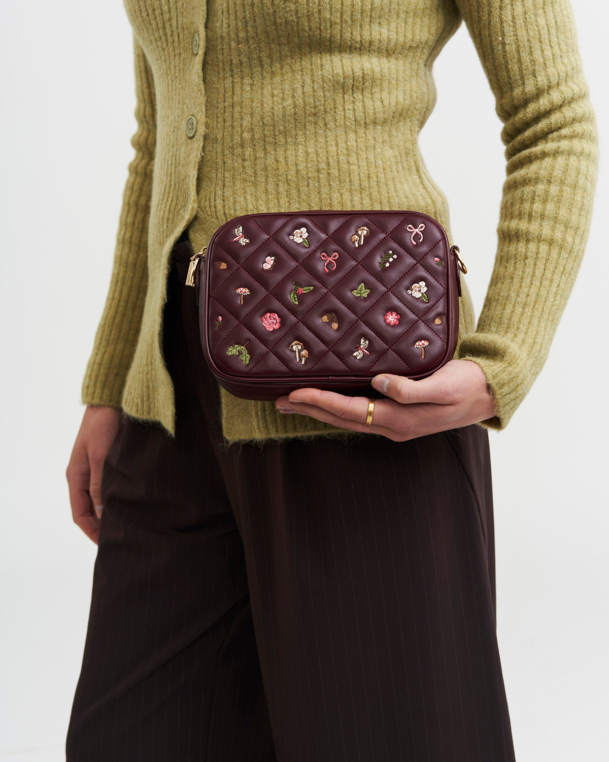 fable-england-alice-orla-camera-bag-umh-ngetasche-burgundy-bestickt image 4