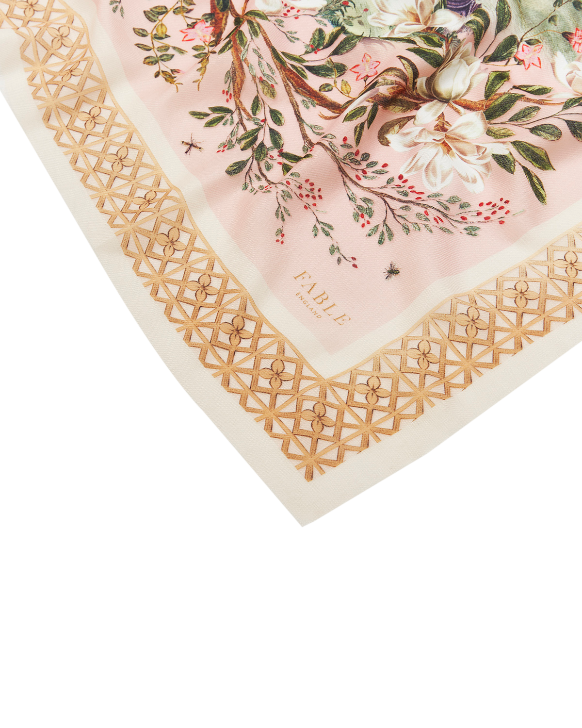 fable-england-woodland-scene-schal-rosa-lang image 4
