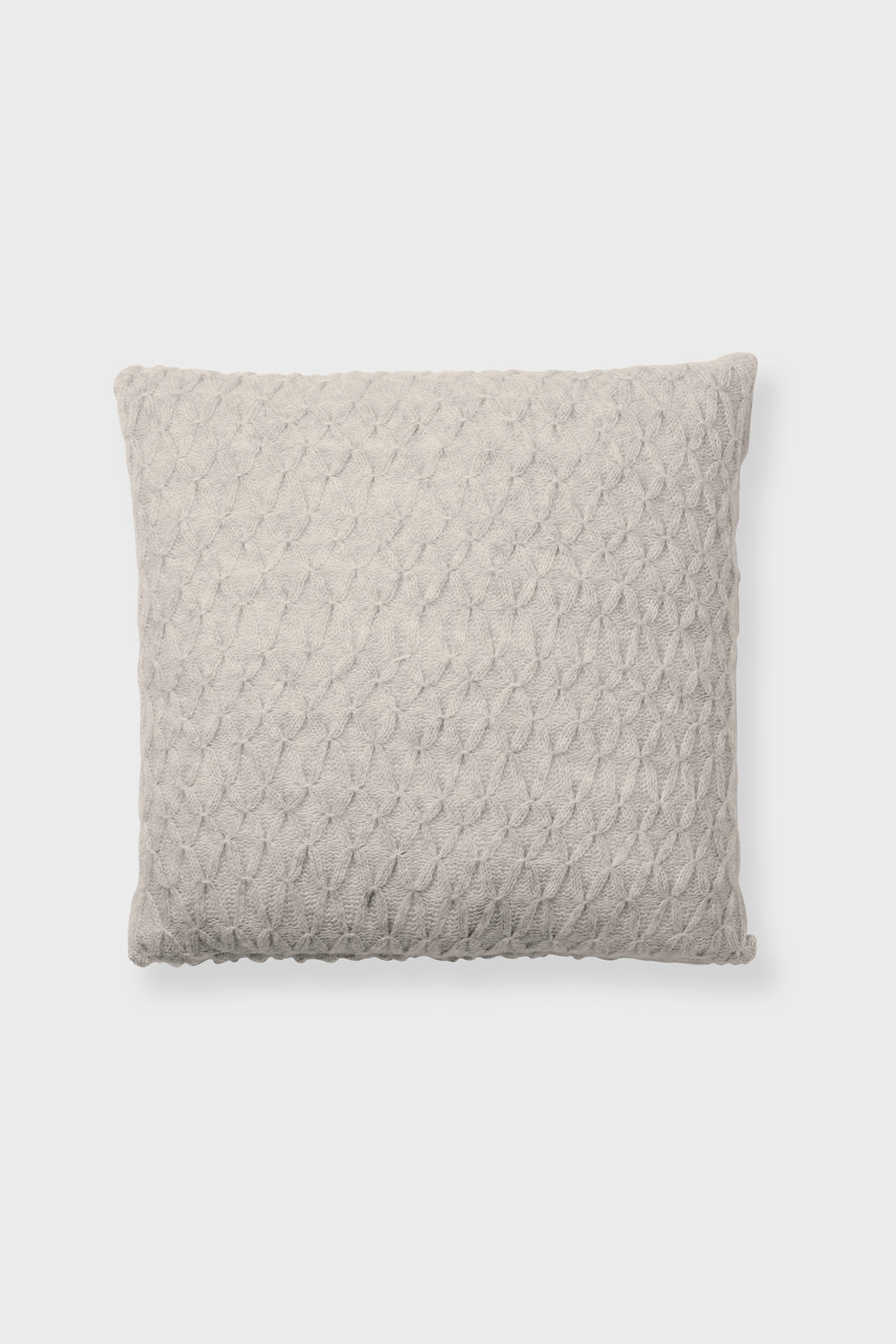 care-by-me-agnes-kissen-50x50-light-grey-cashmere-seide image 3
