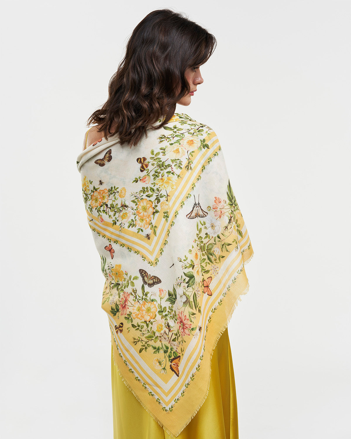 fable-england-cybele-square-schal-gelb-blumen-twill image 5