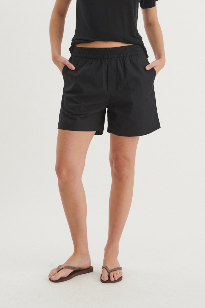 basic-apparel-silje-ba416-20-shorts-black-bio-baumwolle image 1
