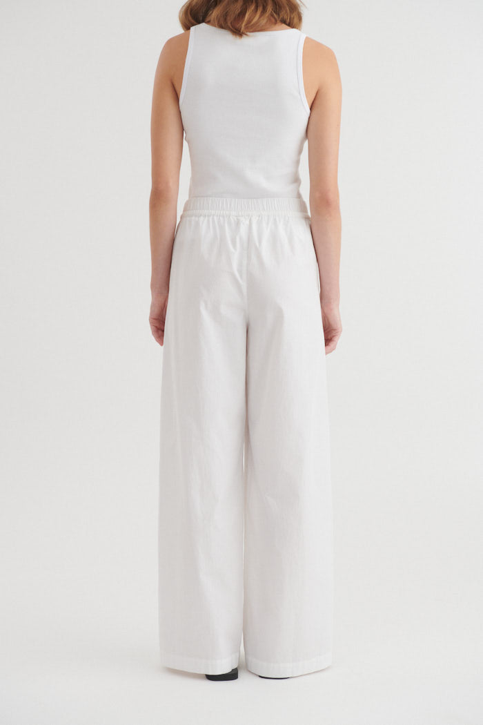 basic-apparel-ida-hose-bright-white-bio-baumwolle-weites-bein image 3