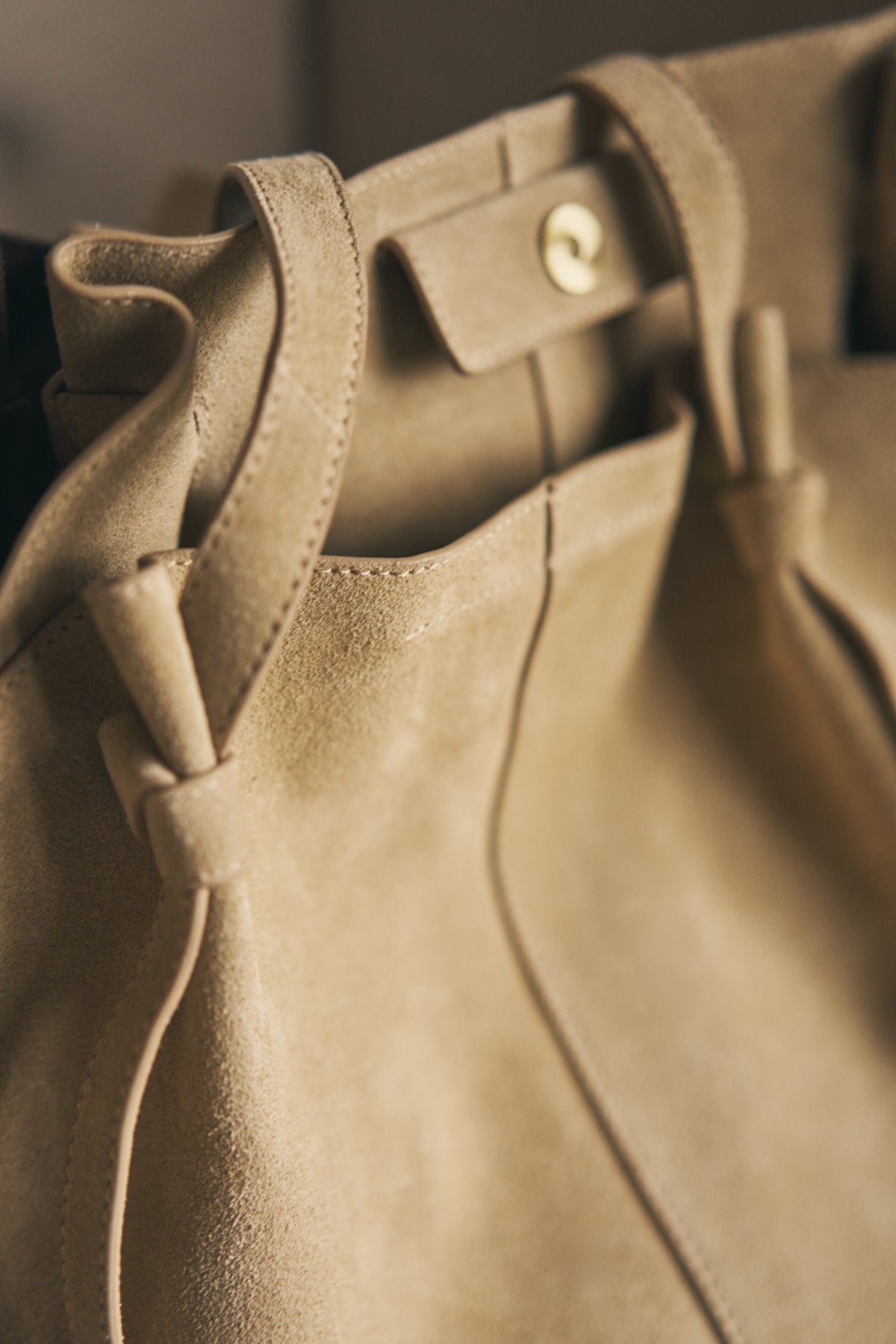 care-by-me-emma-bag-tasche-chocolate-wildleder-laptop image 6