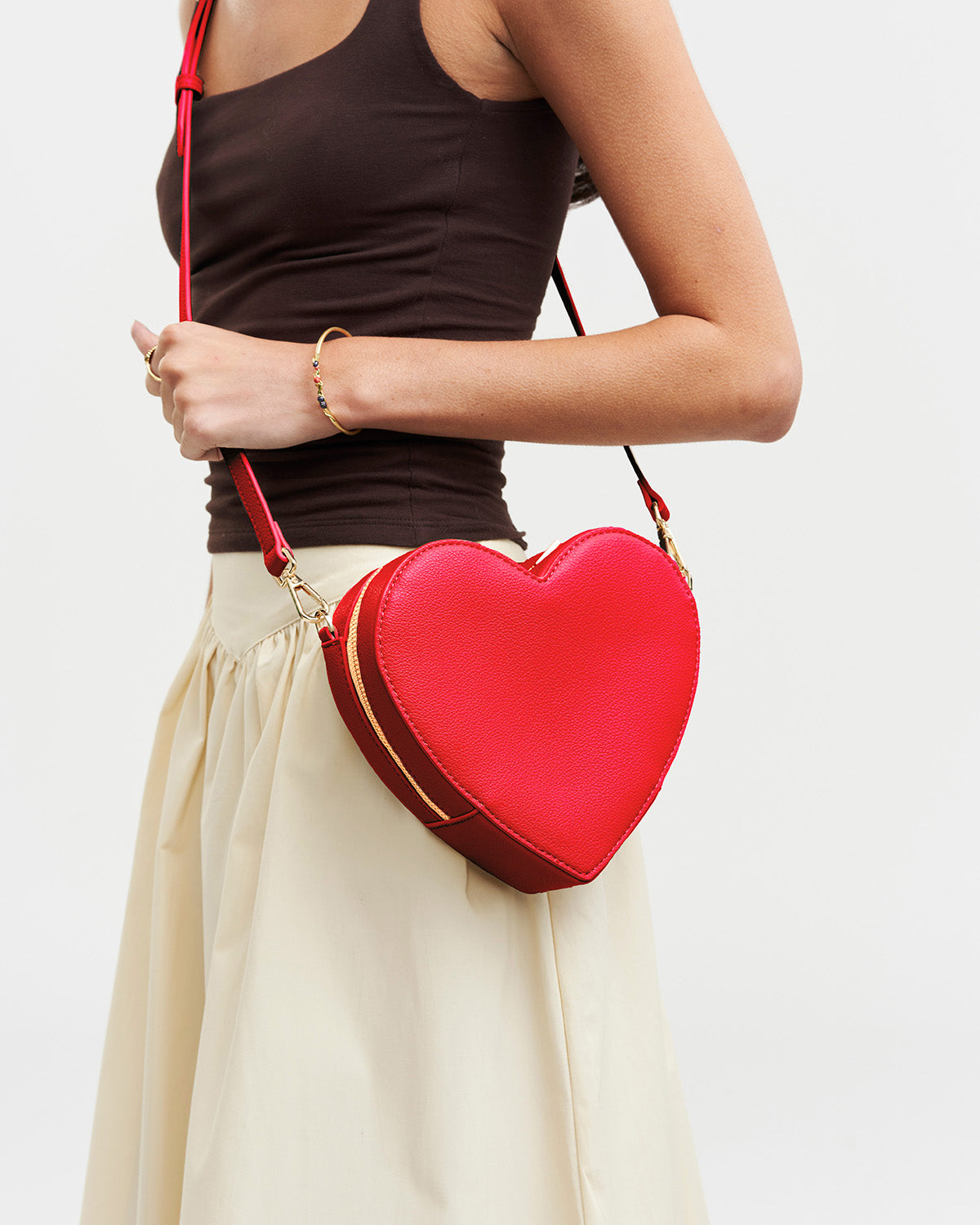 fable-england-penelope-heart-crossbody-handtasche-rot image 2